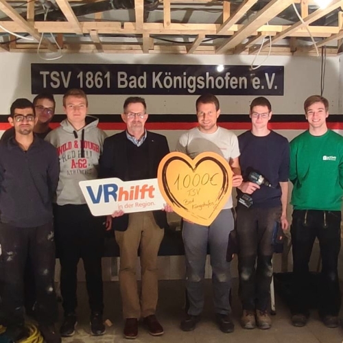 Read more about the article VR Bank Main-Rhön spendet 1.000€ für Renovierung der Umkleide